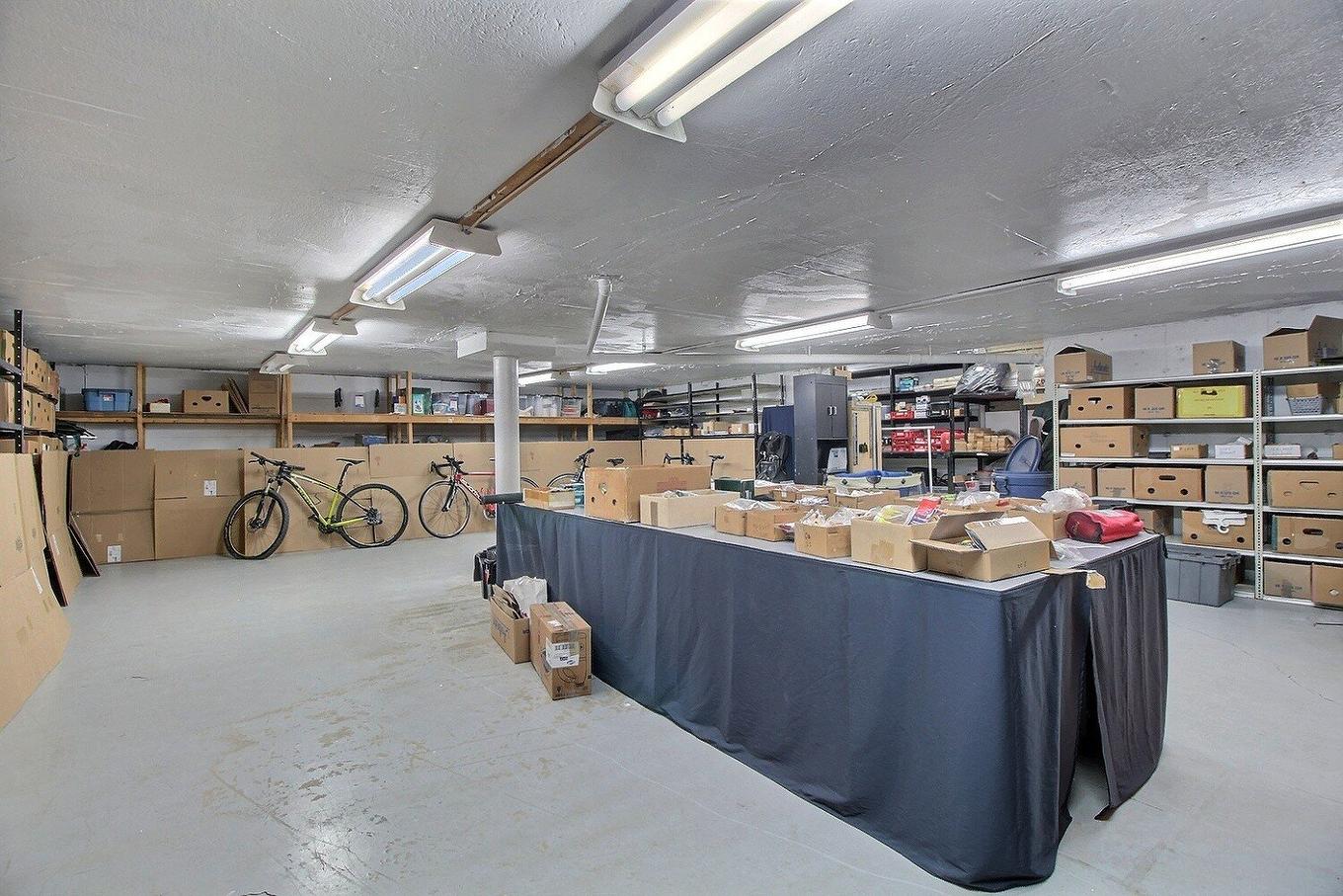 Entrepôt - 6296 Rue Principale, Sainte-Croix, QC - Indoor Photo Showing Garage