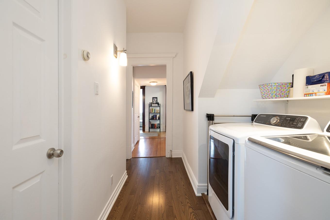 Passageway - 291 - 291B Rue Victoria, Salaberry-De-Valleyfield, QC - Indoor Photo Showing Laundry Room
