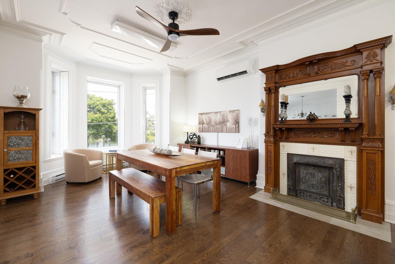 Dining room - 291 - 291B Rue Victoria, Salaberry-De-Valleyfield, QC - Indoor With Fireplace