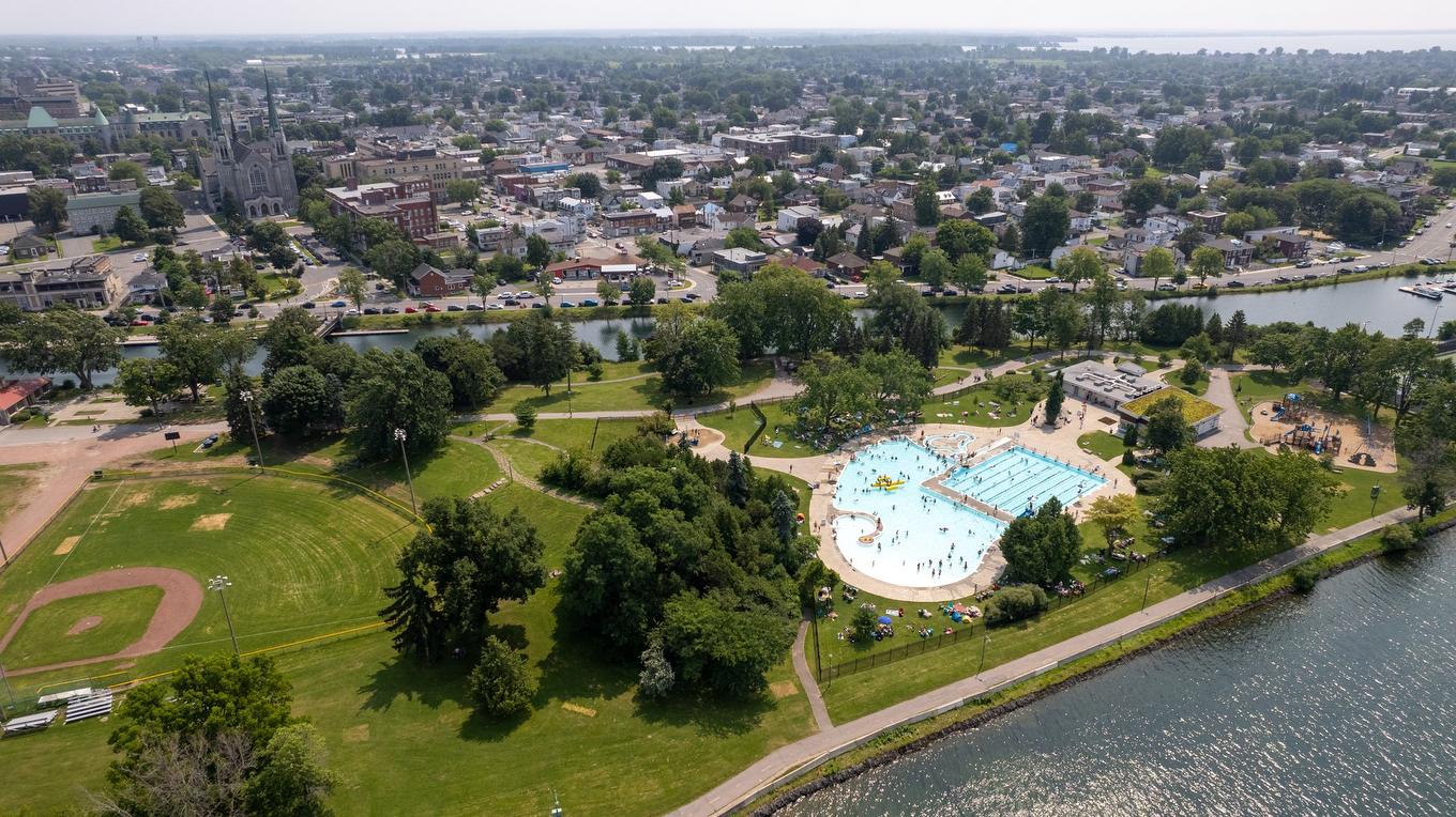 Nearby - 291 - 291B Rue Victoria, Salaberry-De-Valleyfield, QC - Outdoor With View