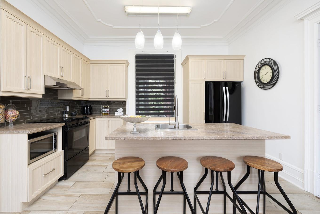 Kitchen - 291 - 291B Rue Victoria, Salaberry-De-Valleyfield, QC - Indoor Photo Showing Kitchen With Upgraded Kitchen