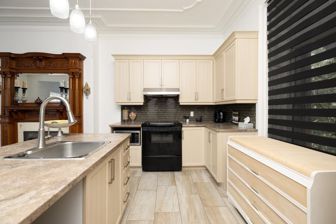 Kitchen - 291 - 291B Rue Victoria, Salaberry-De-Valleyfield, QC - Indoor Photo Showing Kitchen