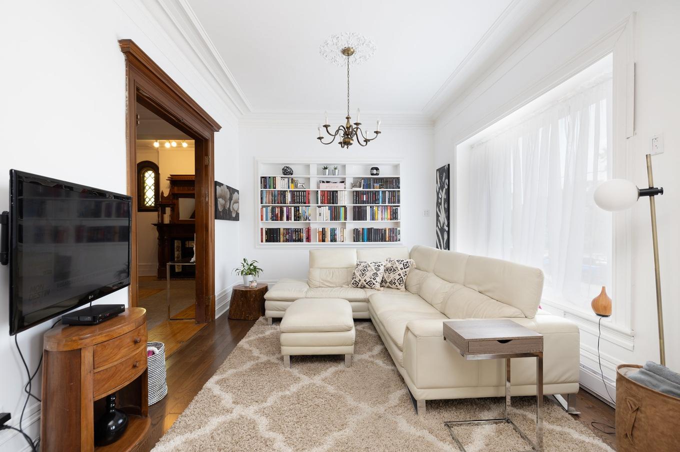 Living room - 291 - 291B Rue Victoria, Salaberry-De-Valleyfield, QC - Indoor Photo Showing Living Room