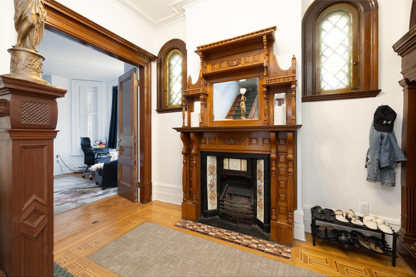 Passageway - 291 - 291B Rue Victoria, Salaberry-De-Valleyfield, QC - Indoor With Fireplace