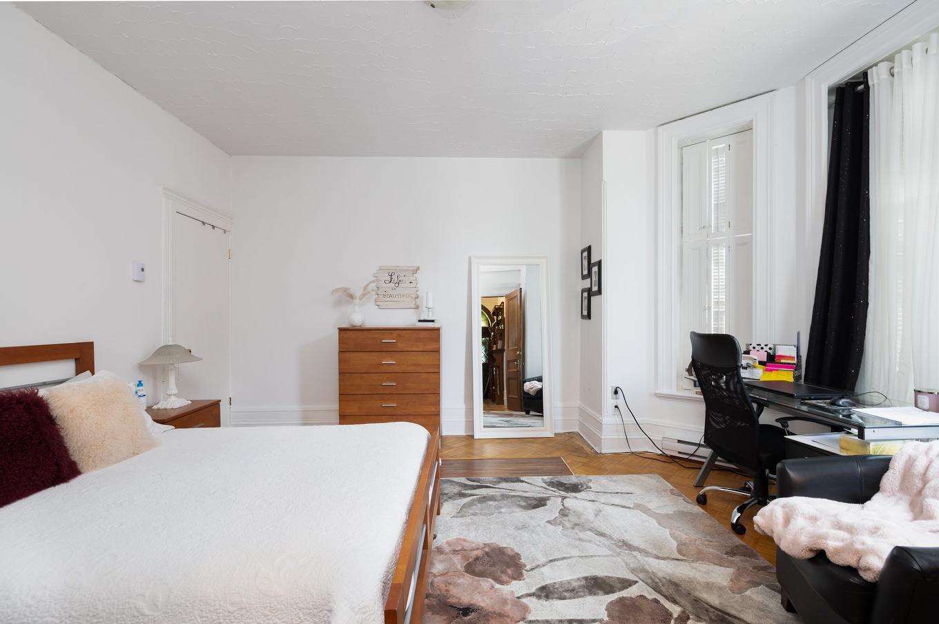 Master bedroom - 291 - 291B Rue Victoria, Salaberry-De-Valleyfield, QC - Indoor Photo Showing Bedroom