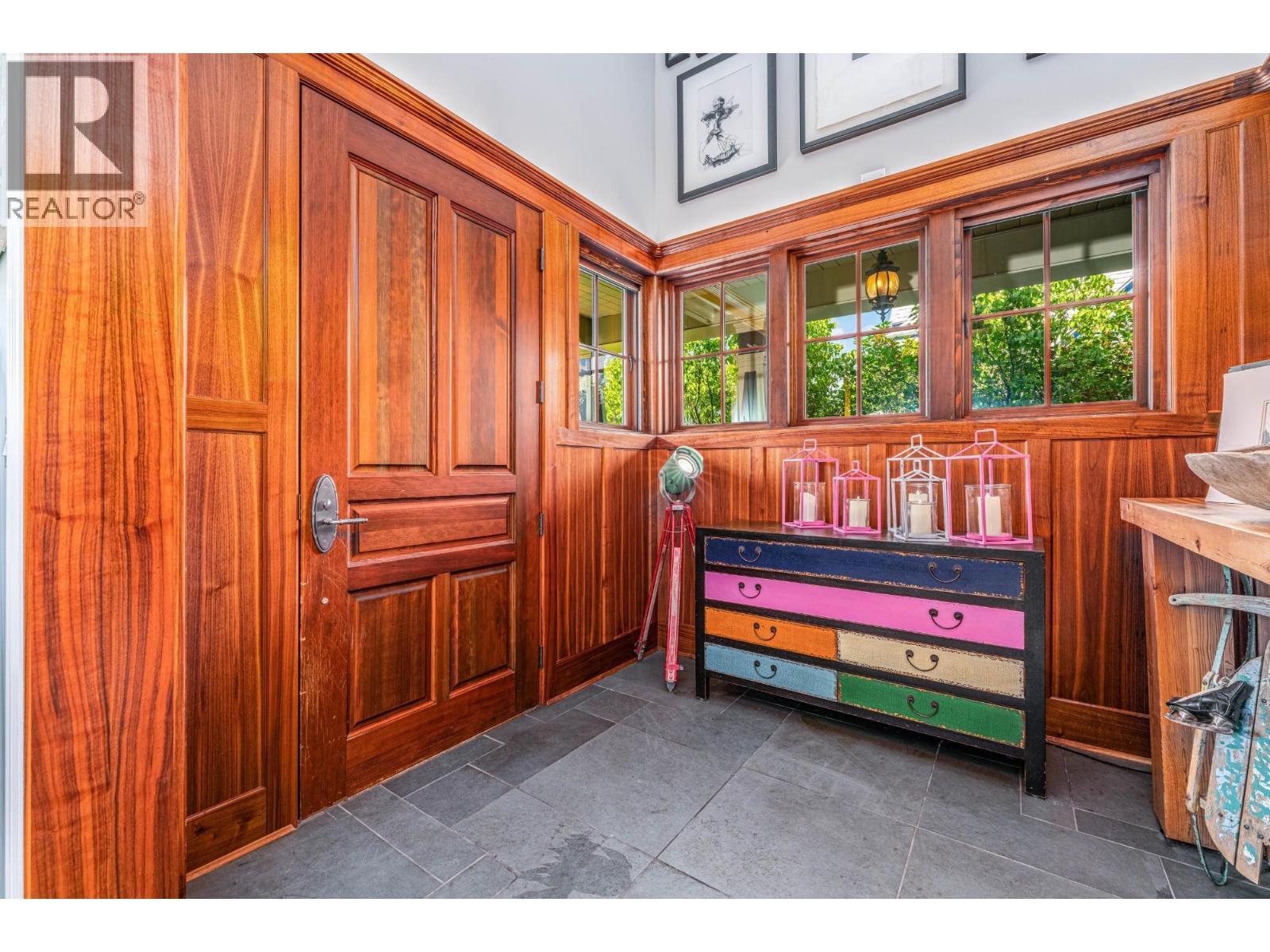 622 5Th Avenue, Fernie, BC - Indoor