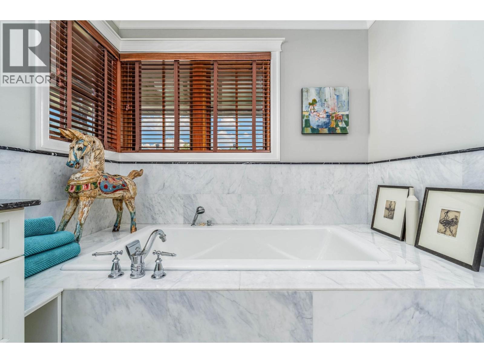 622 5Th Avenue, Fernie, BC - Indoor Photo Showing Bathroom