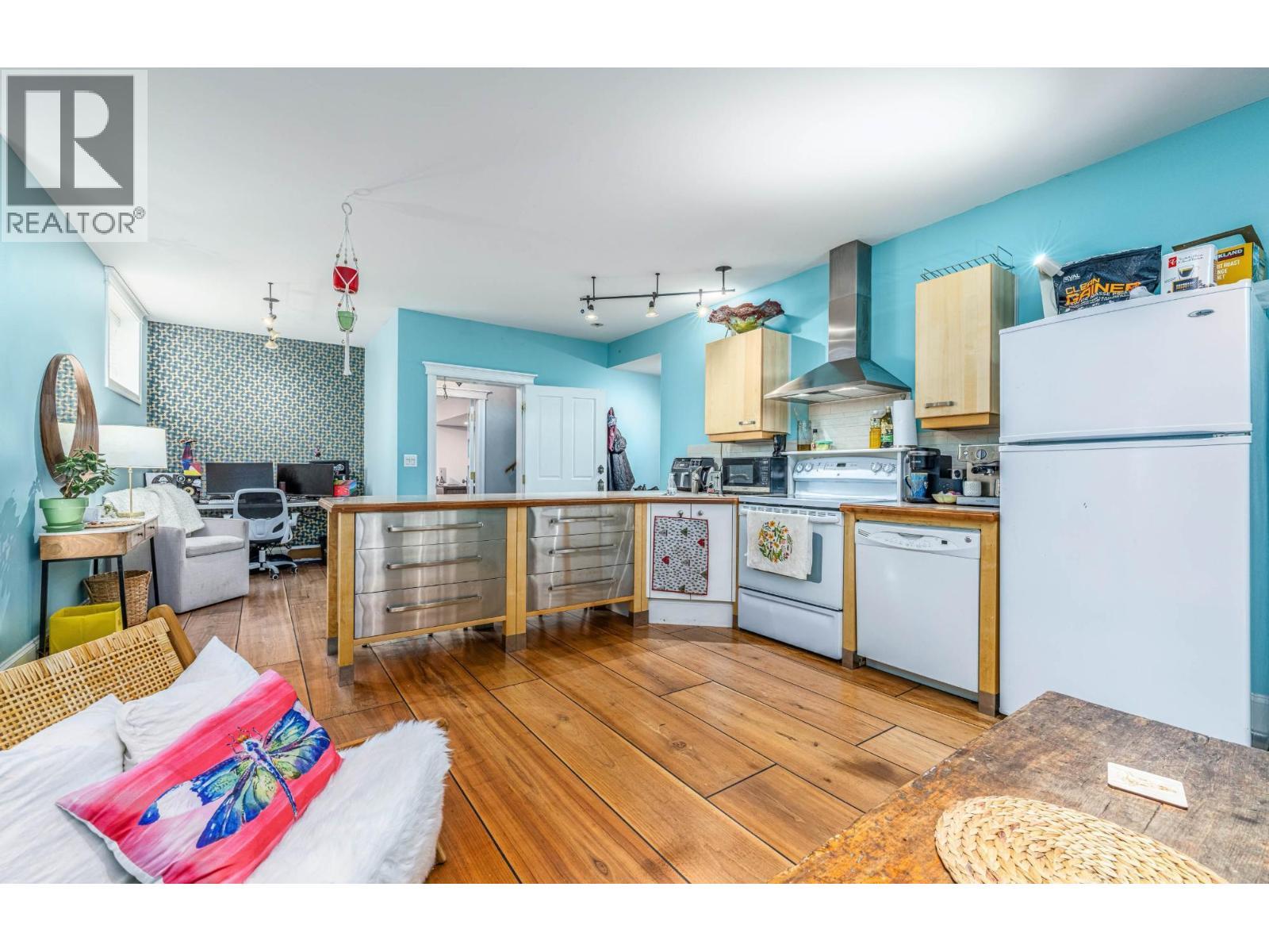 622 5Th Avenue, Fernie, BC - Indoor Photo Showing Kitchen