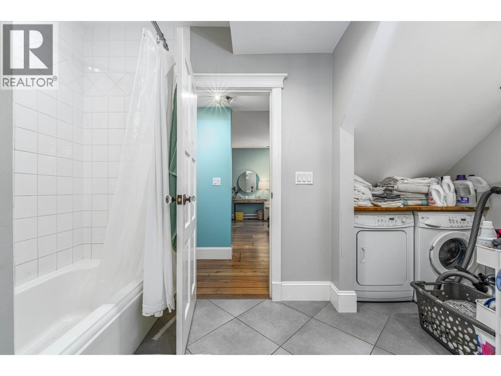 622 5Th Avenue, Fernie, BC - Indoor