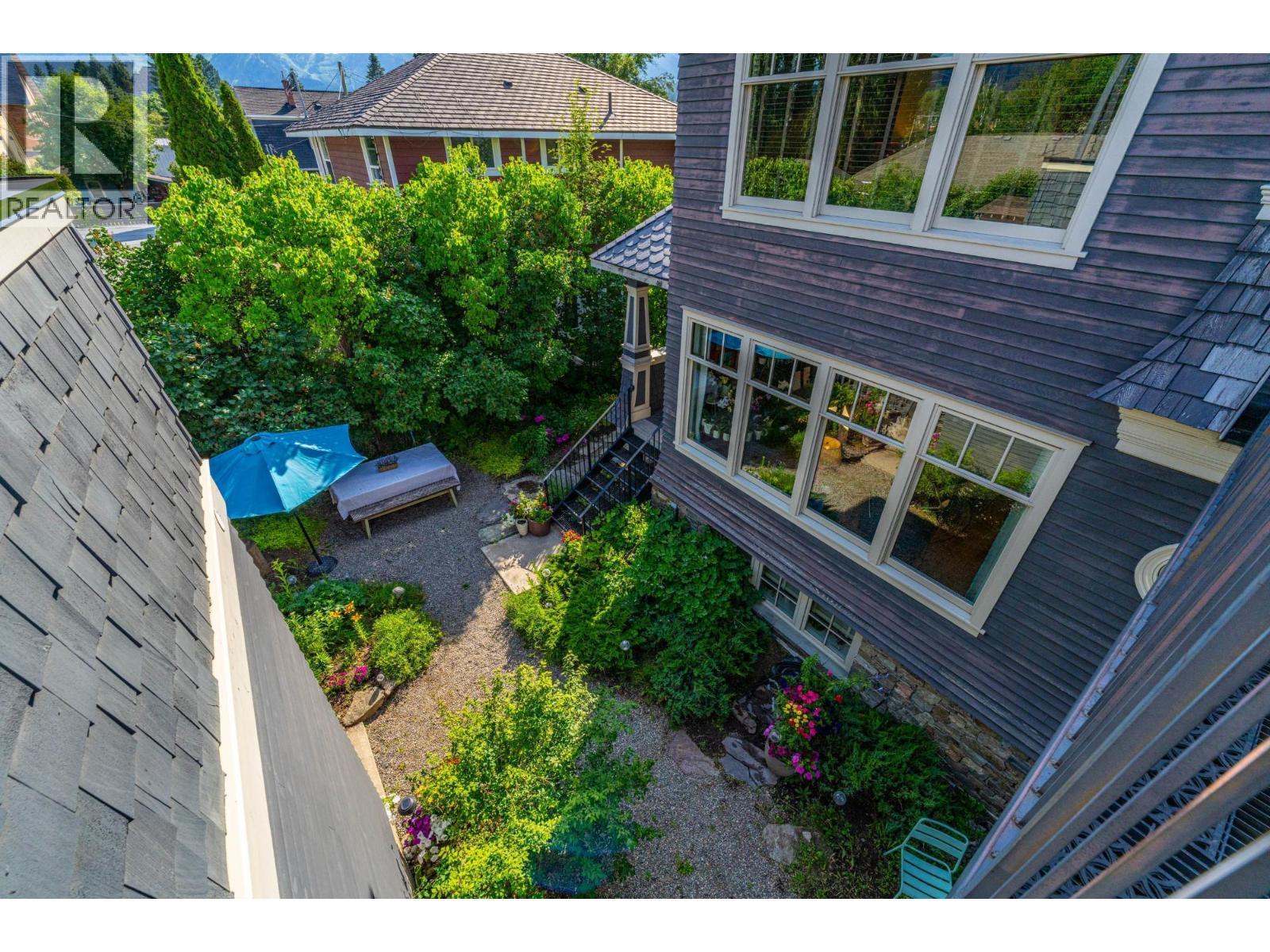 622 5Th Avenue, Fernie, BC - Outdoor