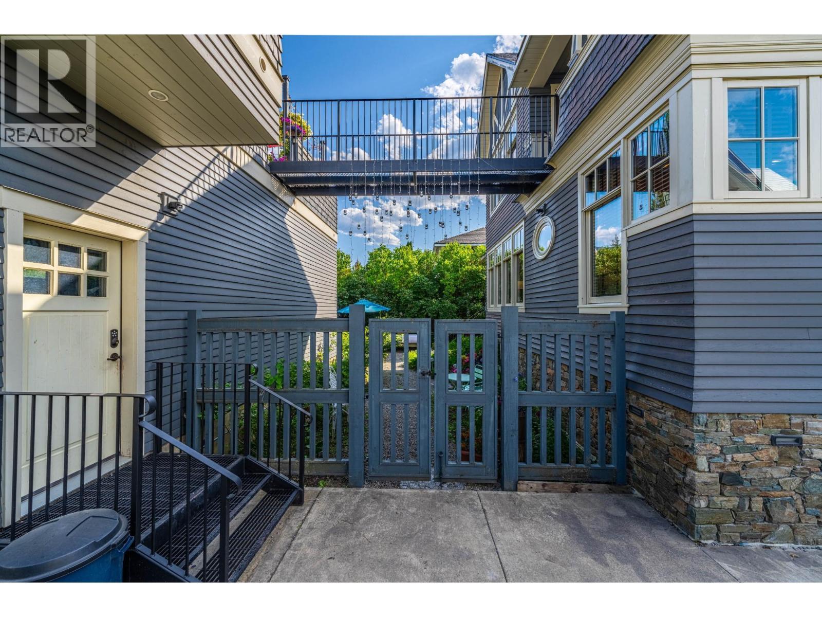 622 5Th Avenue, Fernie, BC - Outdoor With Exterior