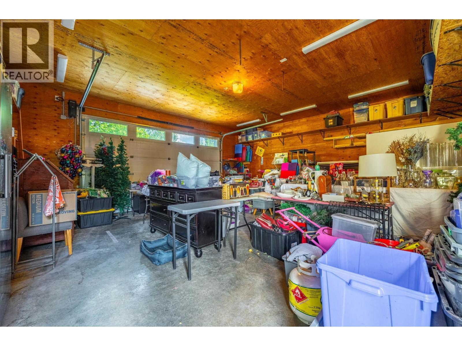 622 5Th Avenue, Fernie, BC - Indoor