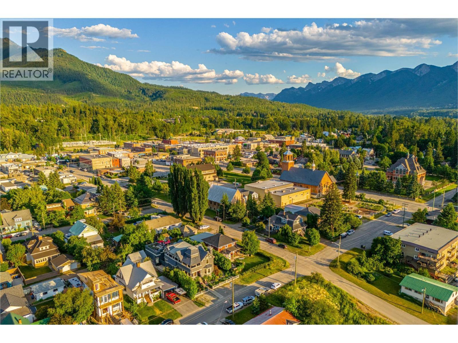 622 5Th Avenue, Fernie, BC - Outdoor With View