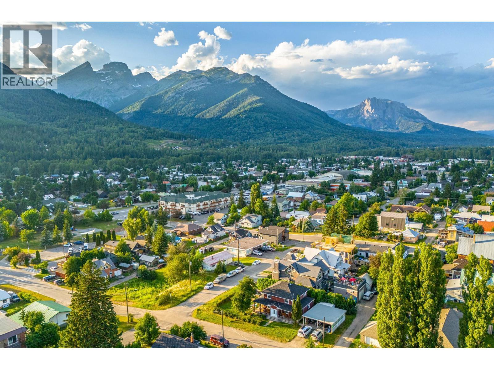 622 5Th Avenue, Fernie, BC - Outdoor With View