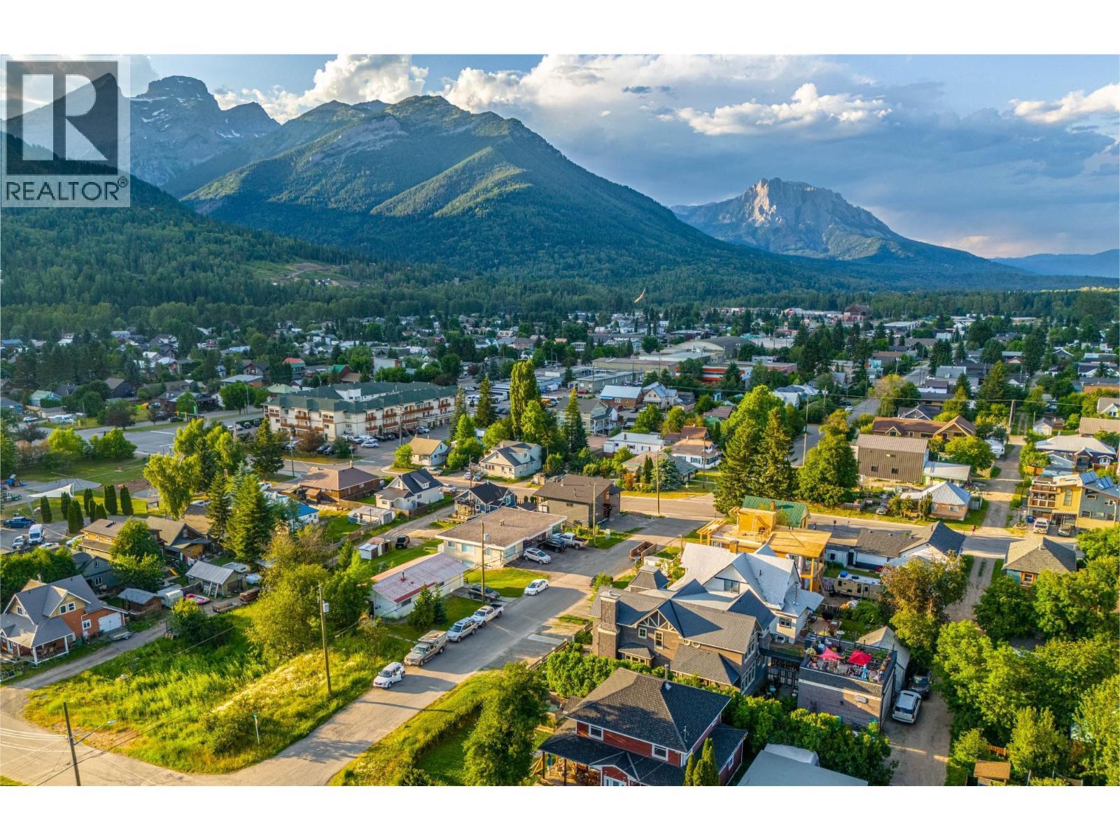 622 5Th Avenue, Fernie, BC - Outdoor With View