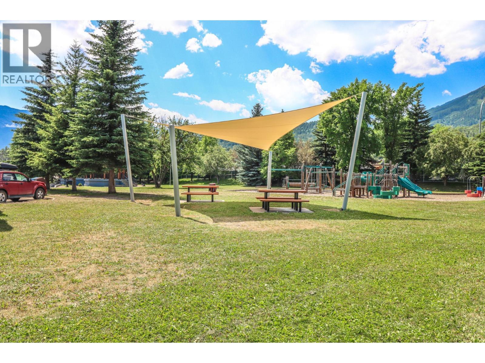 622 5Th Avenue, Fernie, BC - Outdoor With View