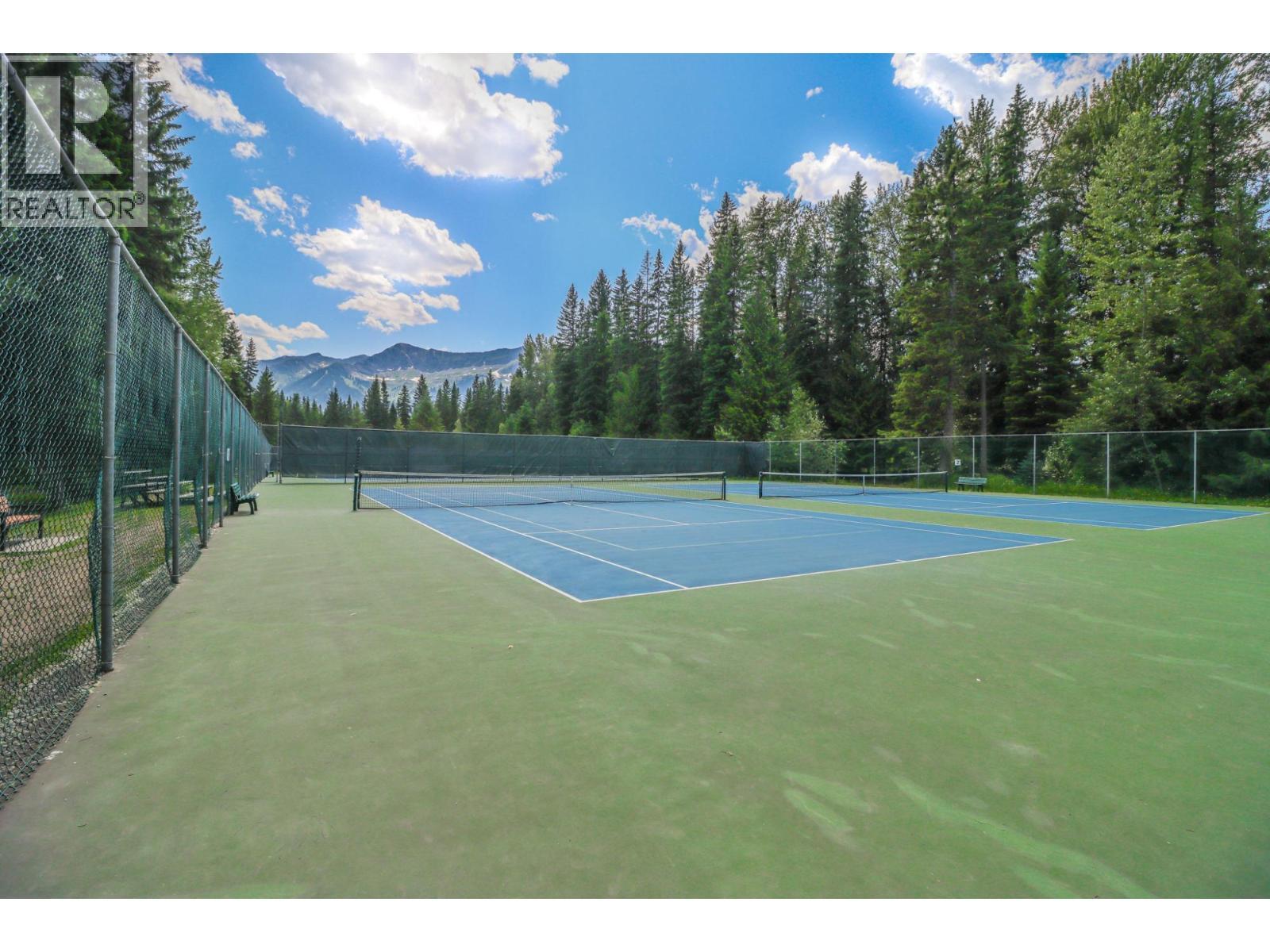 622 5Th Avenue, Fernie, BC - Outdoor With Backyard