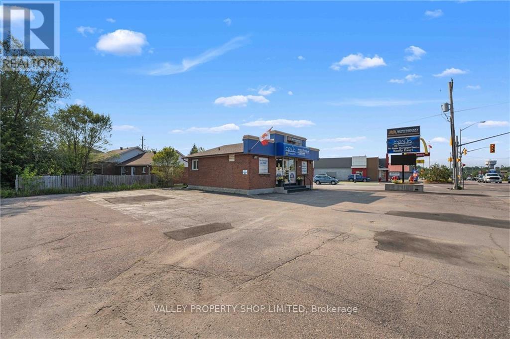 3436 Petawawa Boulevard, Petawawa, ON