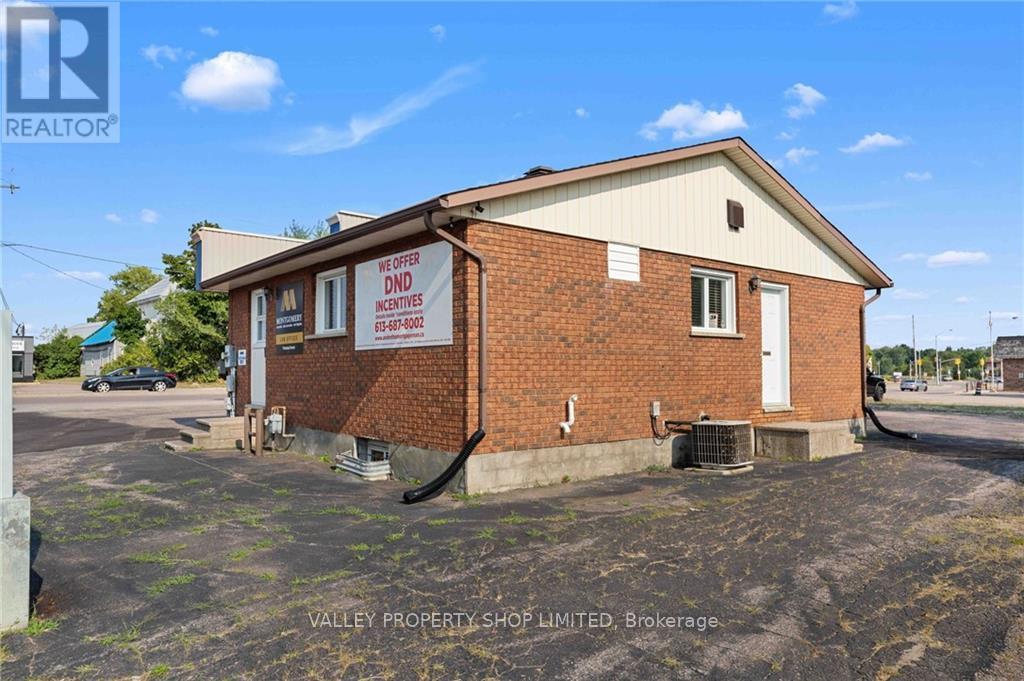 3436 Petawawa Boulevard, Petawawa, ON