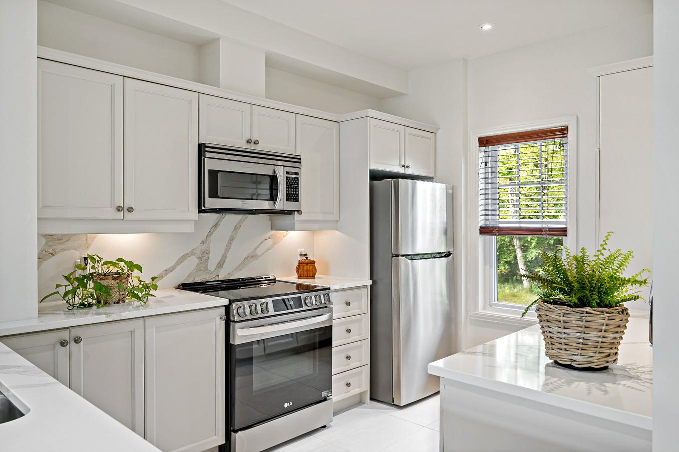 Kitchen - 5-290 Rue Du Mont-Plaisant, Mont-Tremblant, QC - Indoor Photo Showing Kitchen With Upgraded Kitchen