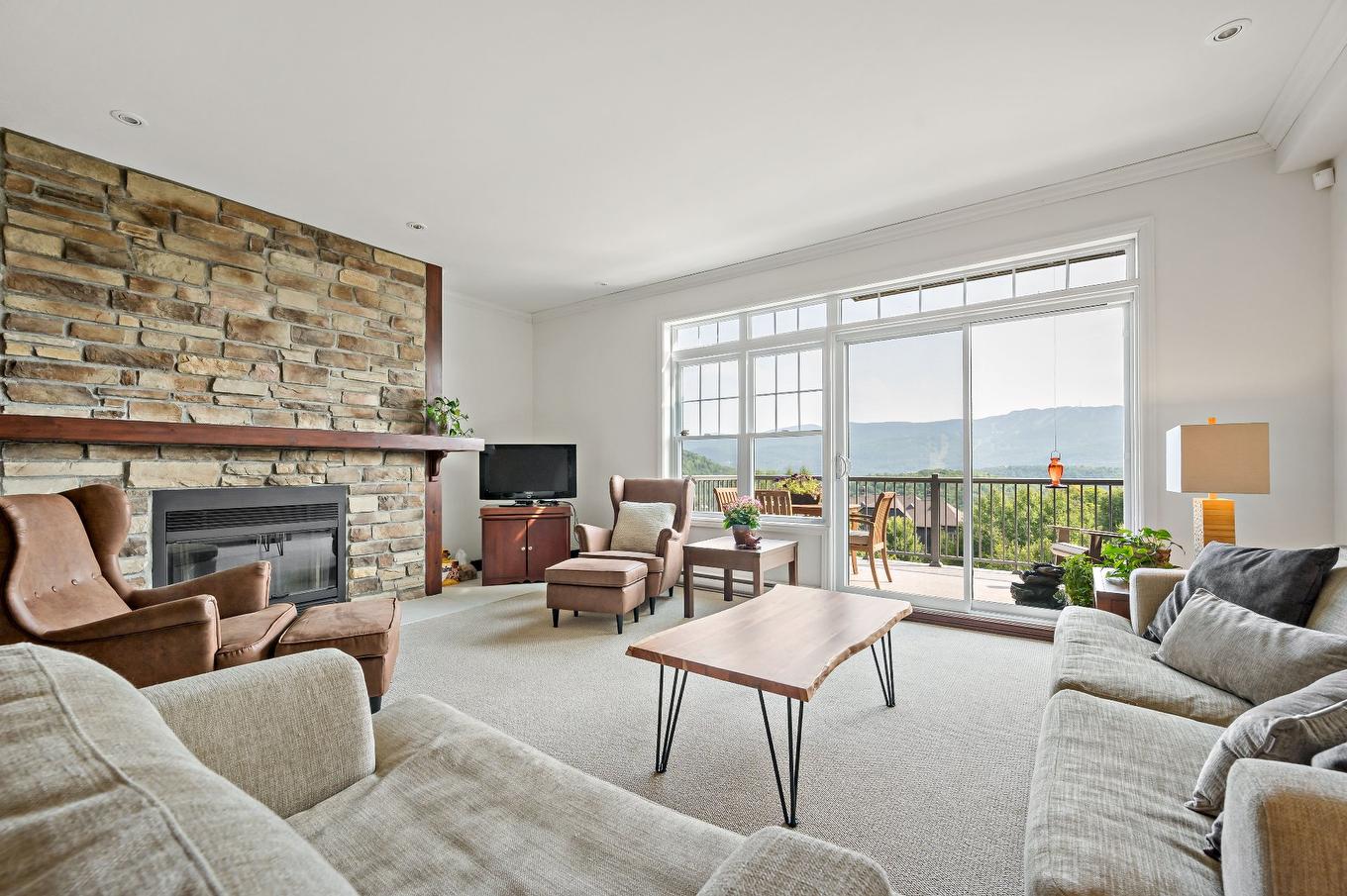 Living room - 5-290 Rue Du Mont-Plaisant, Mont-Tremblant, QC - Indoor Photo Showing Living Room With Fireplace
