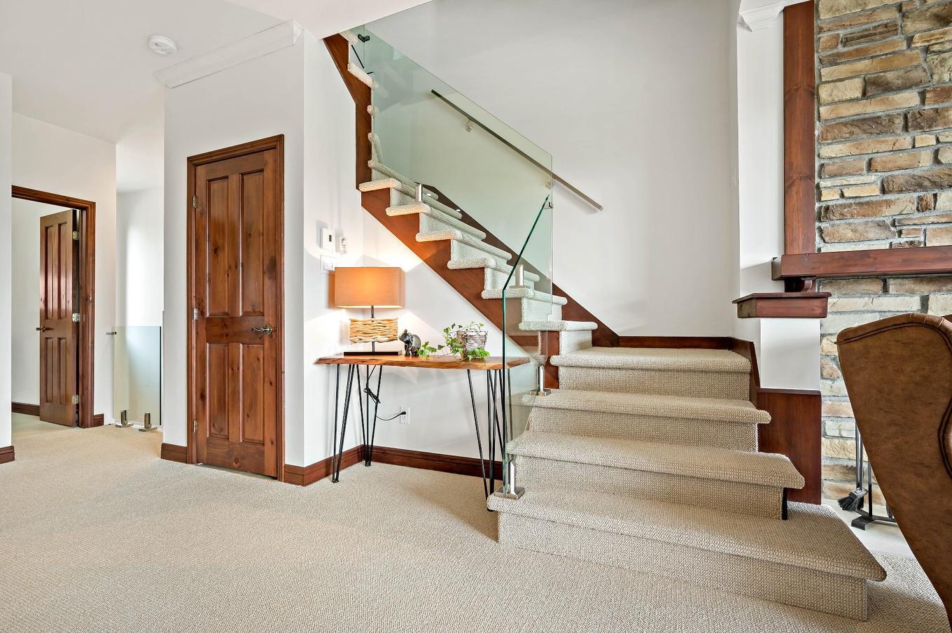 Staircase - 5-290 Rue Du Mont-Plaisant, Mont-Tremblant, QC - Indoor Photo Showing Other Room