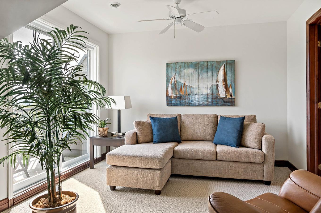 Master bedroom - 5-290 Rue Du Mont-Plaisant, Mont-Tremblant, QC - Indoor Photo Showing Living Room
