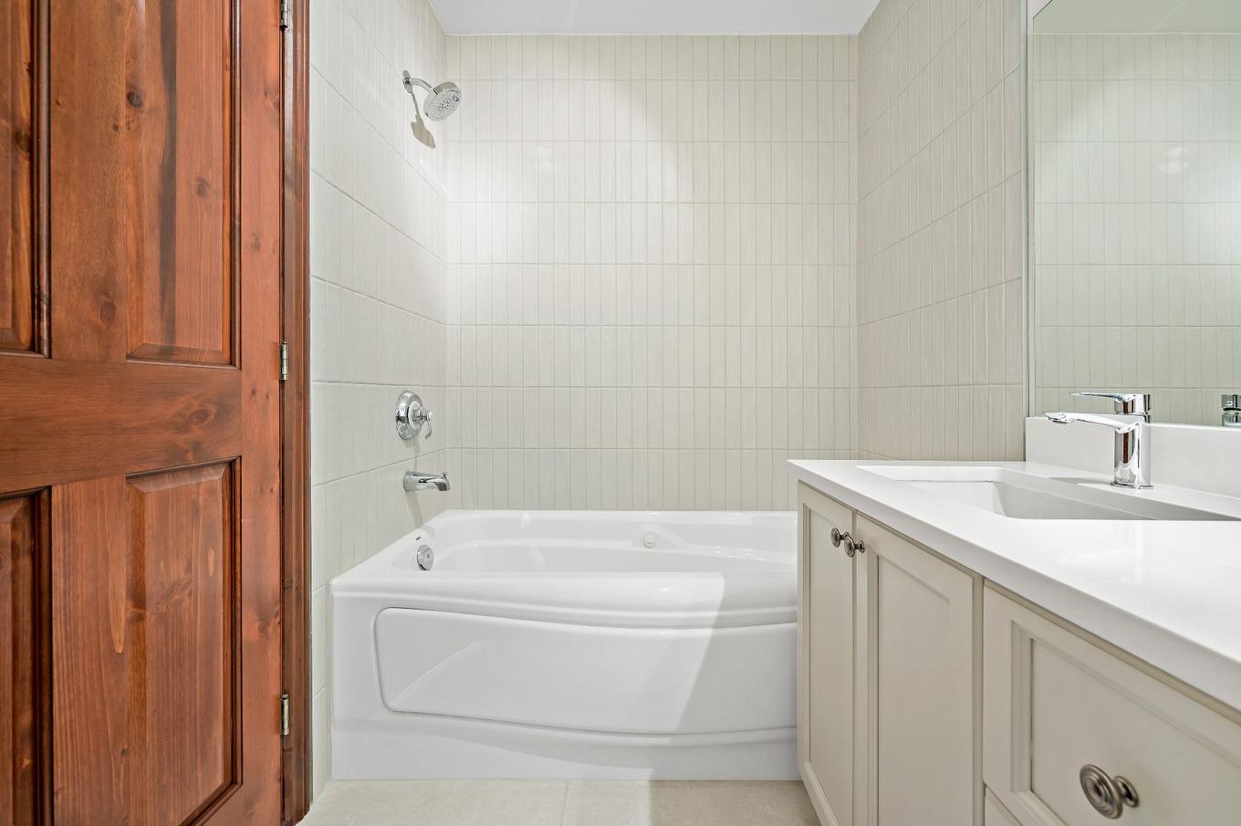 Ensuite bathroom - 5-290 Rue Du Mont-Plaisant, Mont-Tremblant, QC - Indoor Photo Showing Bathroom