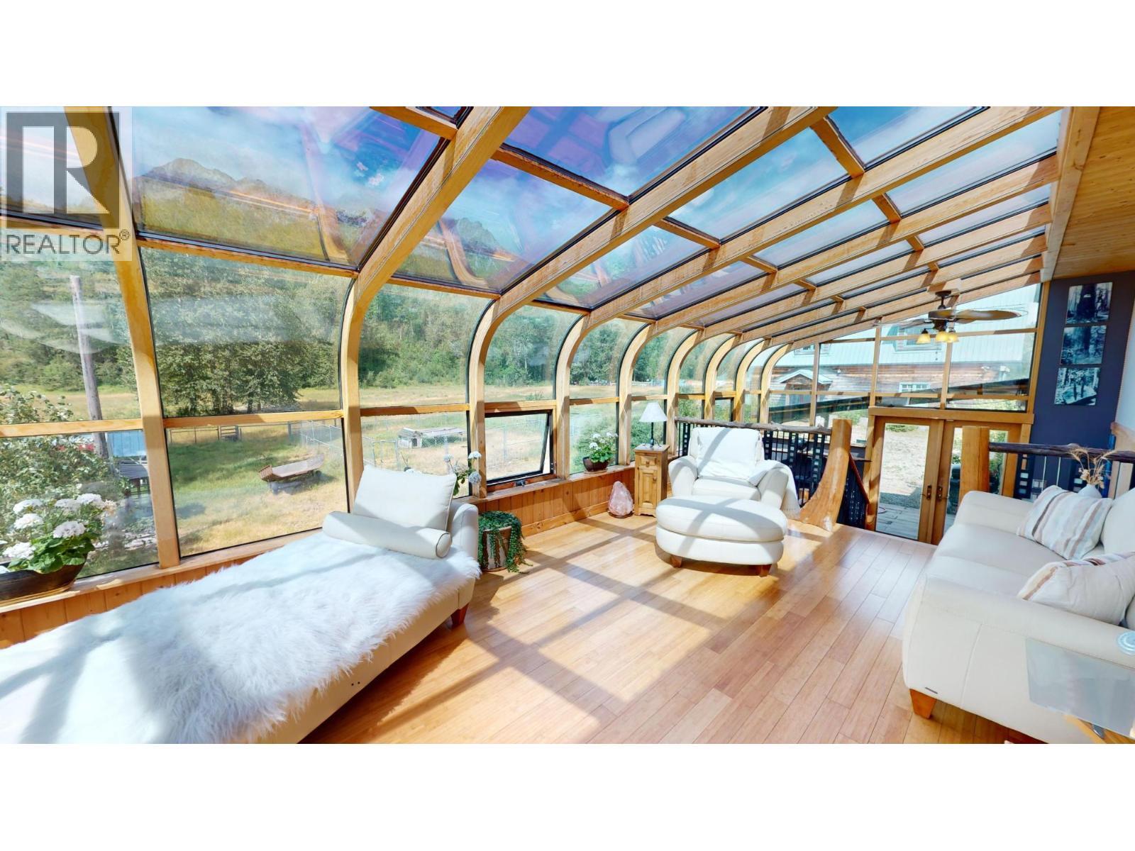 2087 3 Highway, Fernie, BC -