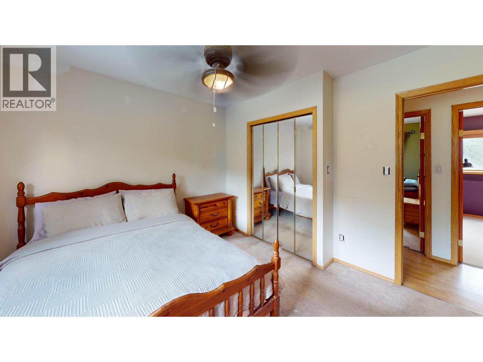 2087 3 Highway, Fernie, BC - Indoor Photo Showing Bedroom