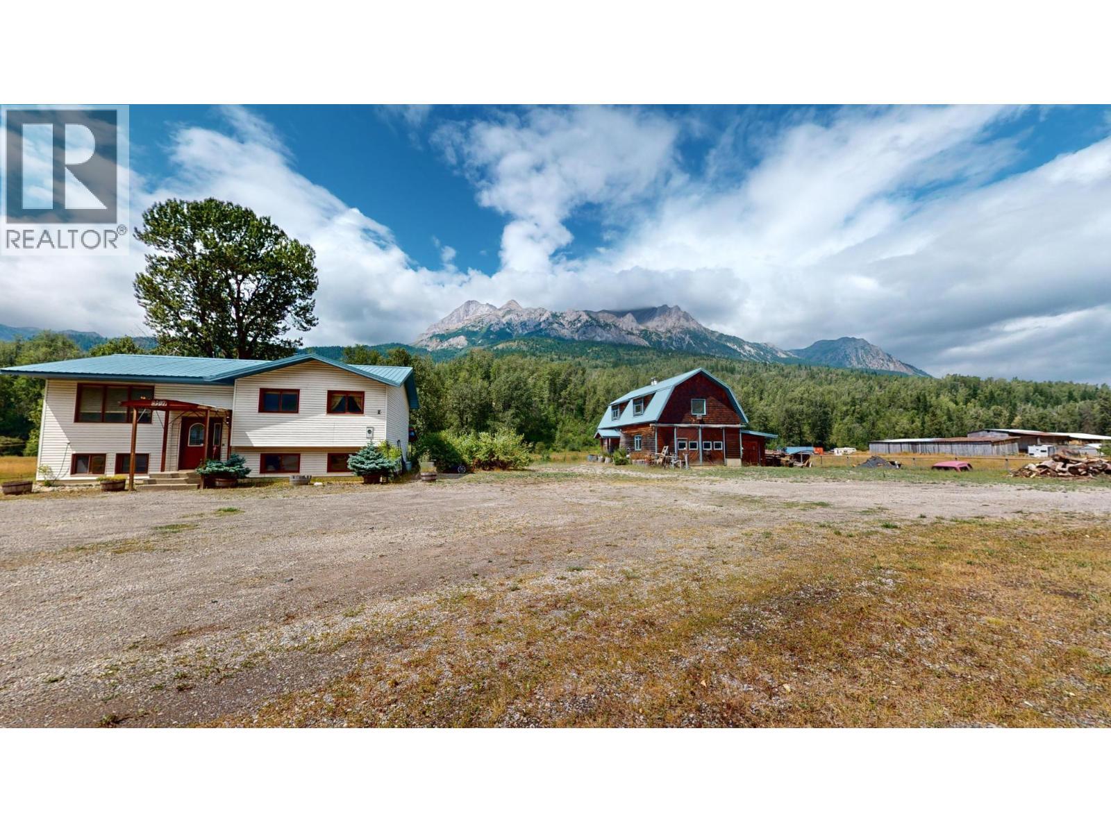 2087 3 Highway, Fernie, BC - Outdoor