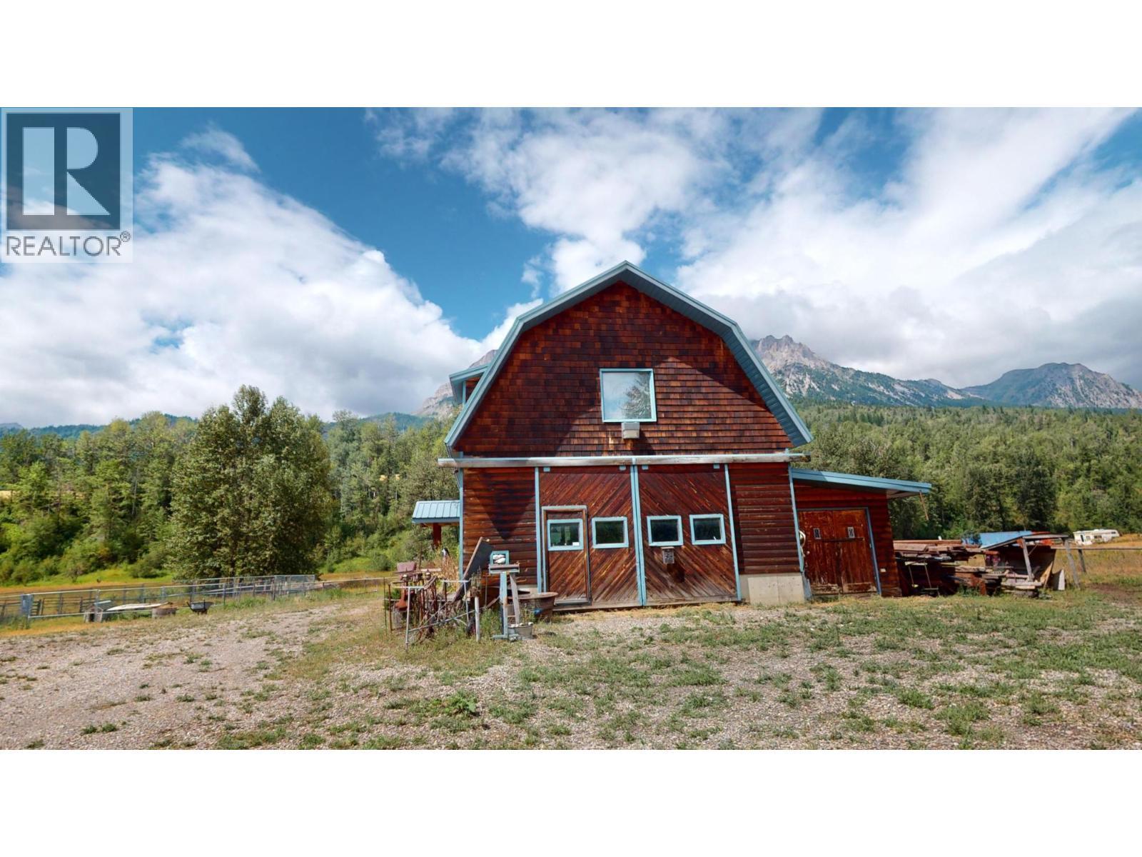 2087 3 Highway, Fernie, BC - Outdoor