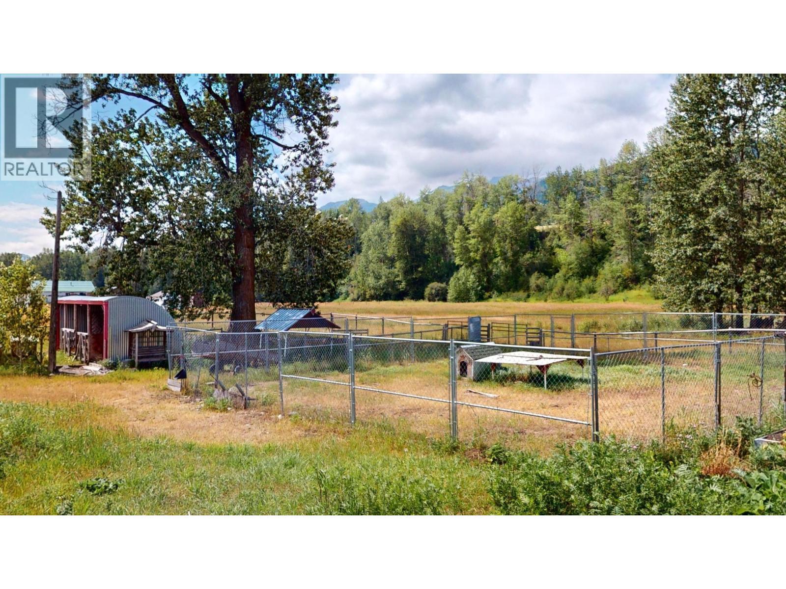 2087 3 Highway, Fernie, BC - Outdoor