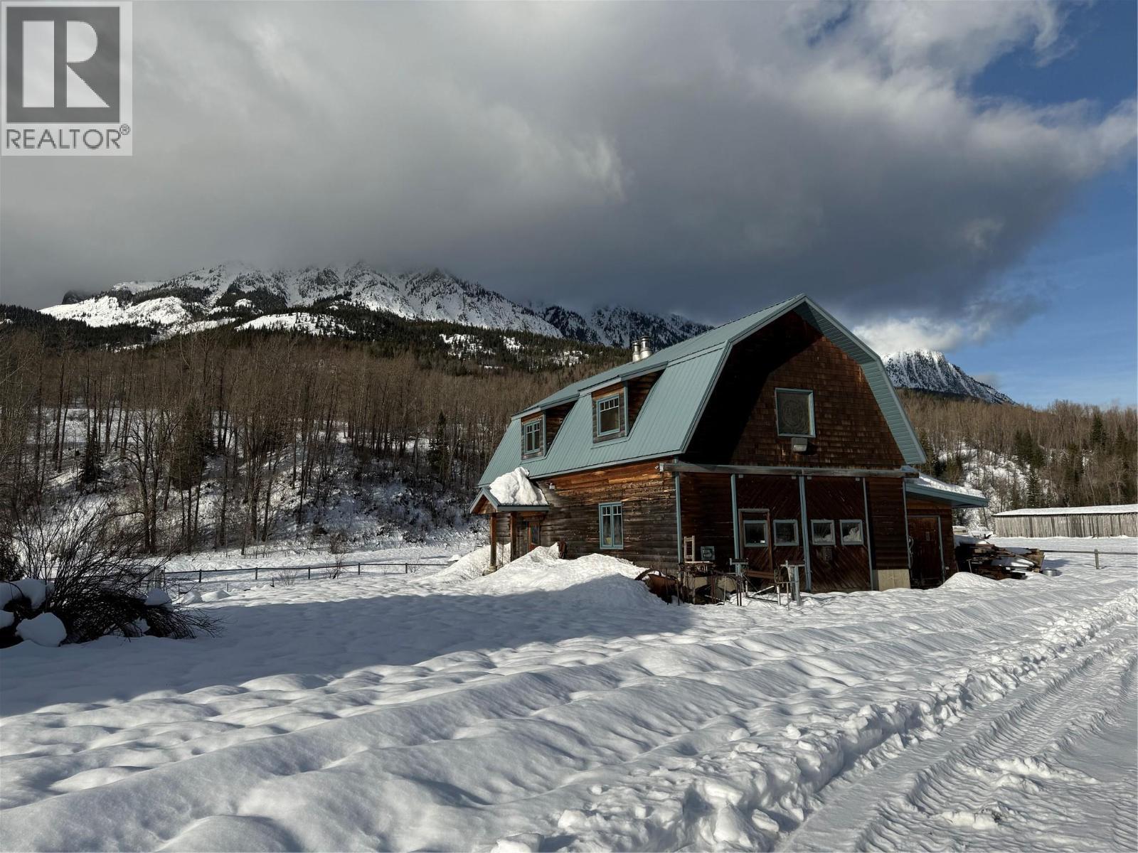 2087 3 Highway, Fernie, BC - Outdoor