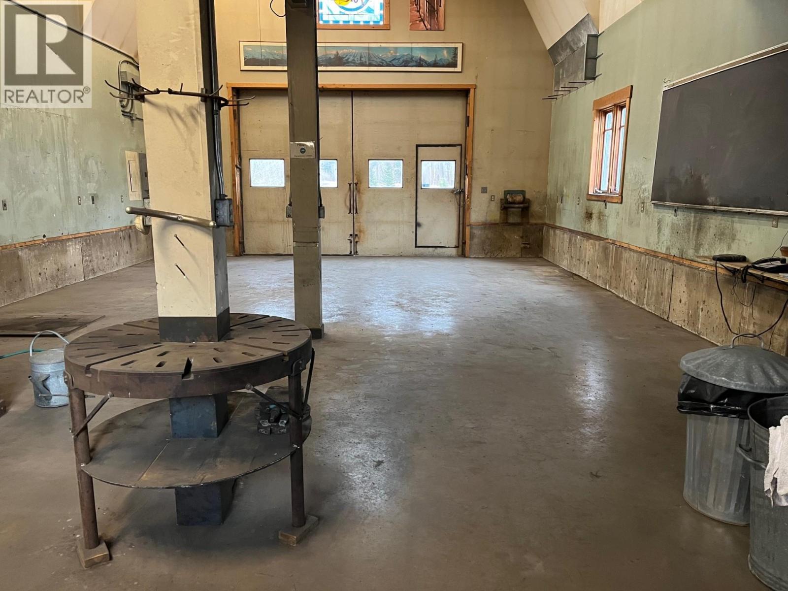 2087 3 Highway, Fernie, BC - Indoor