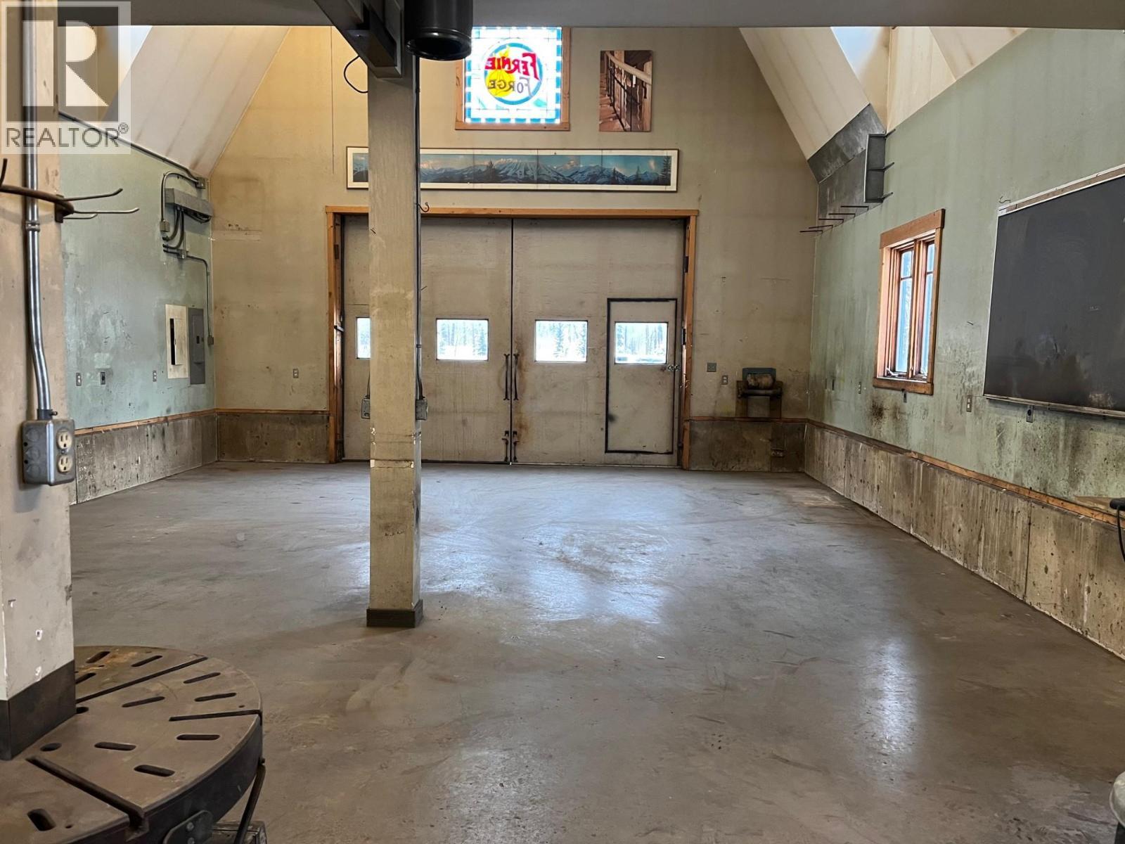 2087 3 Highway, Fernie, BC - Indoor