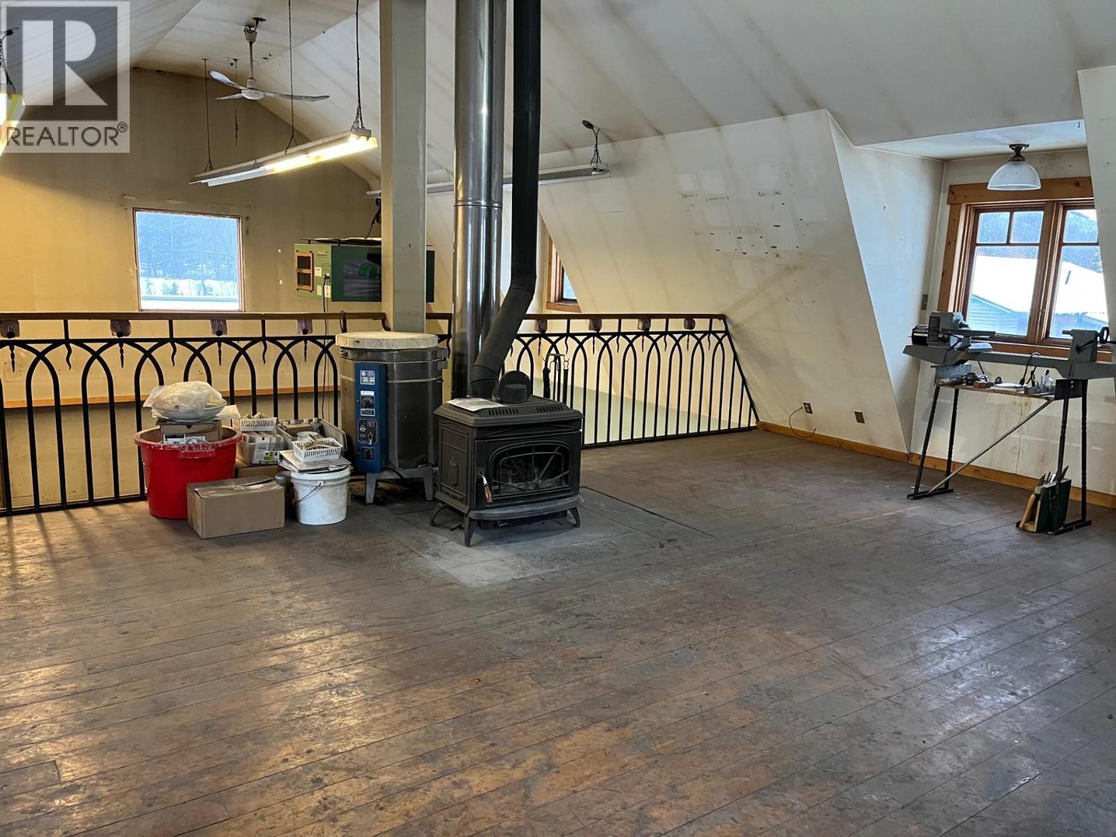 2087 3 Highway, Fernie, BC - Indoor