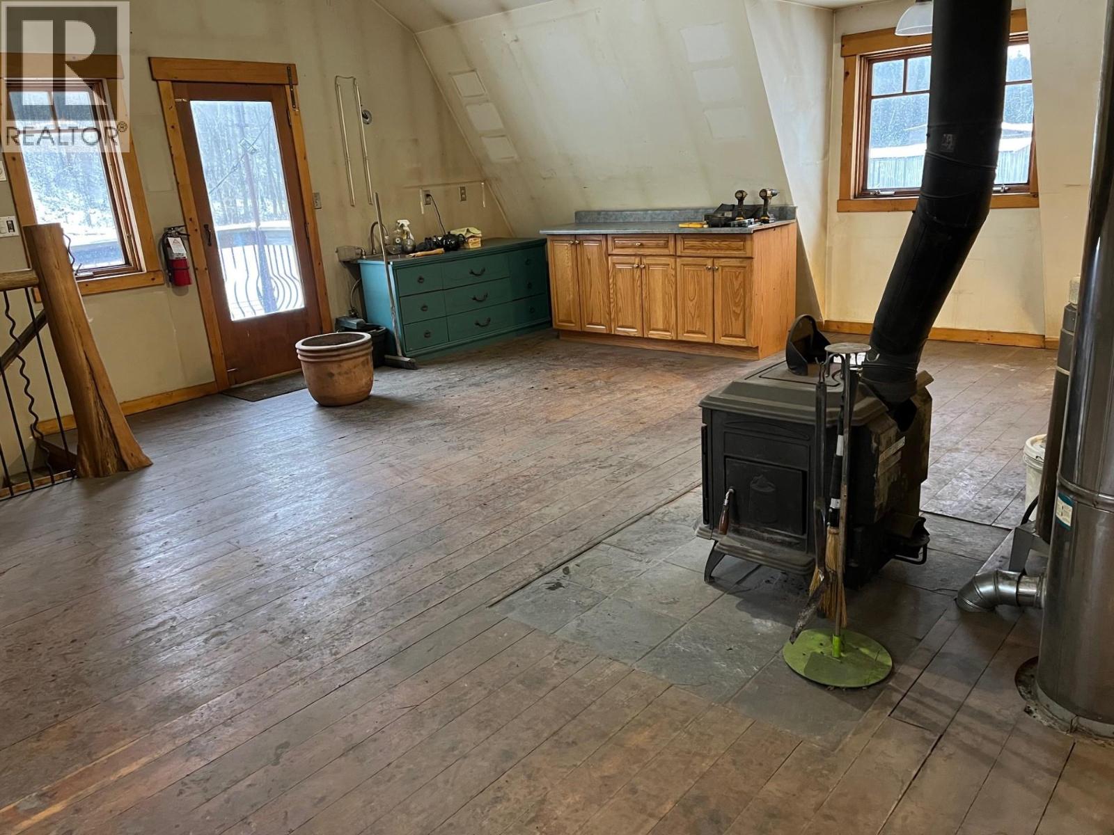 2087 3 Highway, Fernie, BC - Indoor