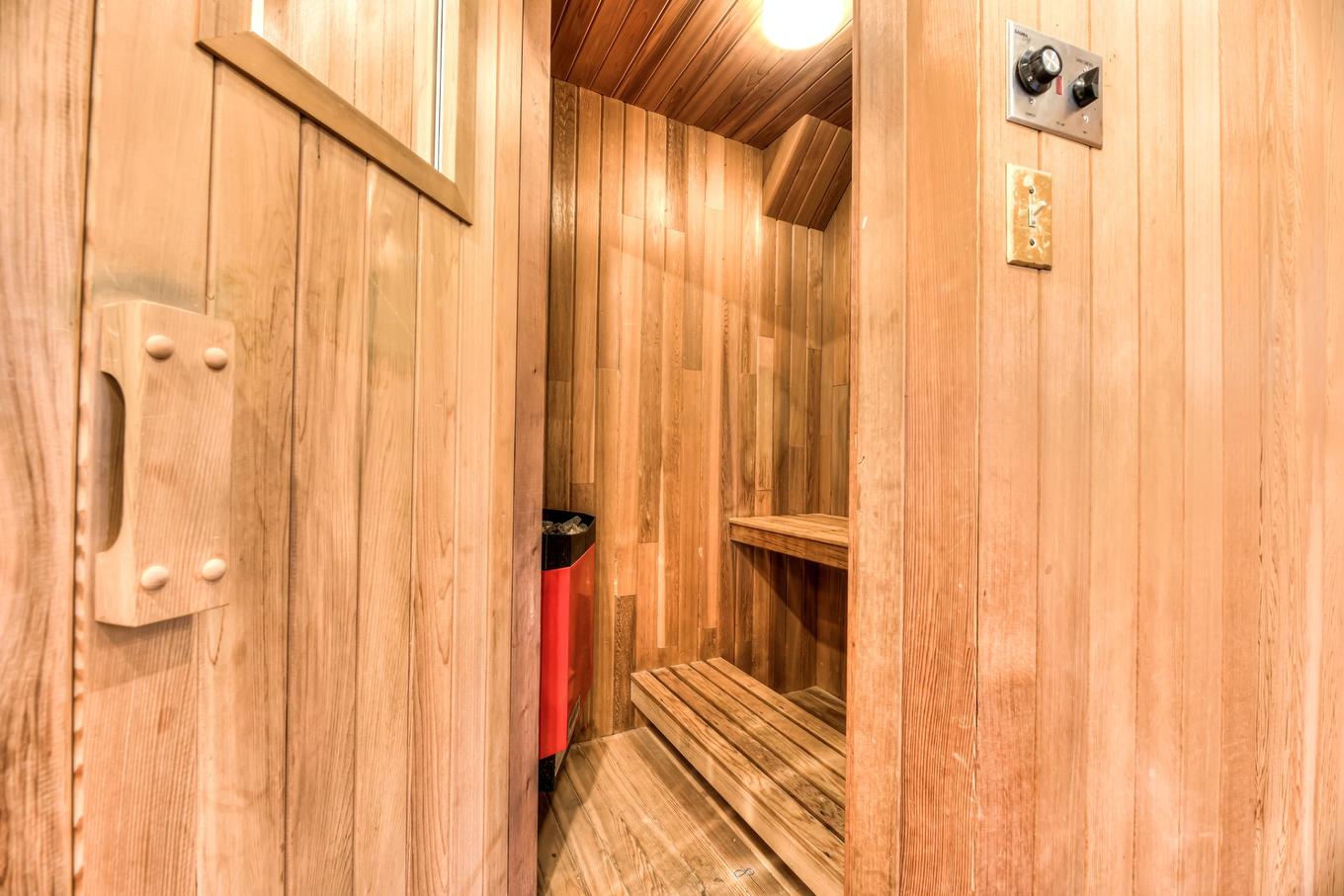 Sauna - 5782 Rue Fleet, Hampstead, QC - Indoor Photo Showing Other Room