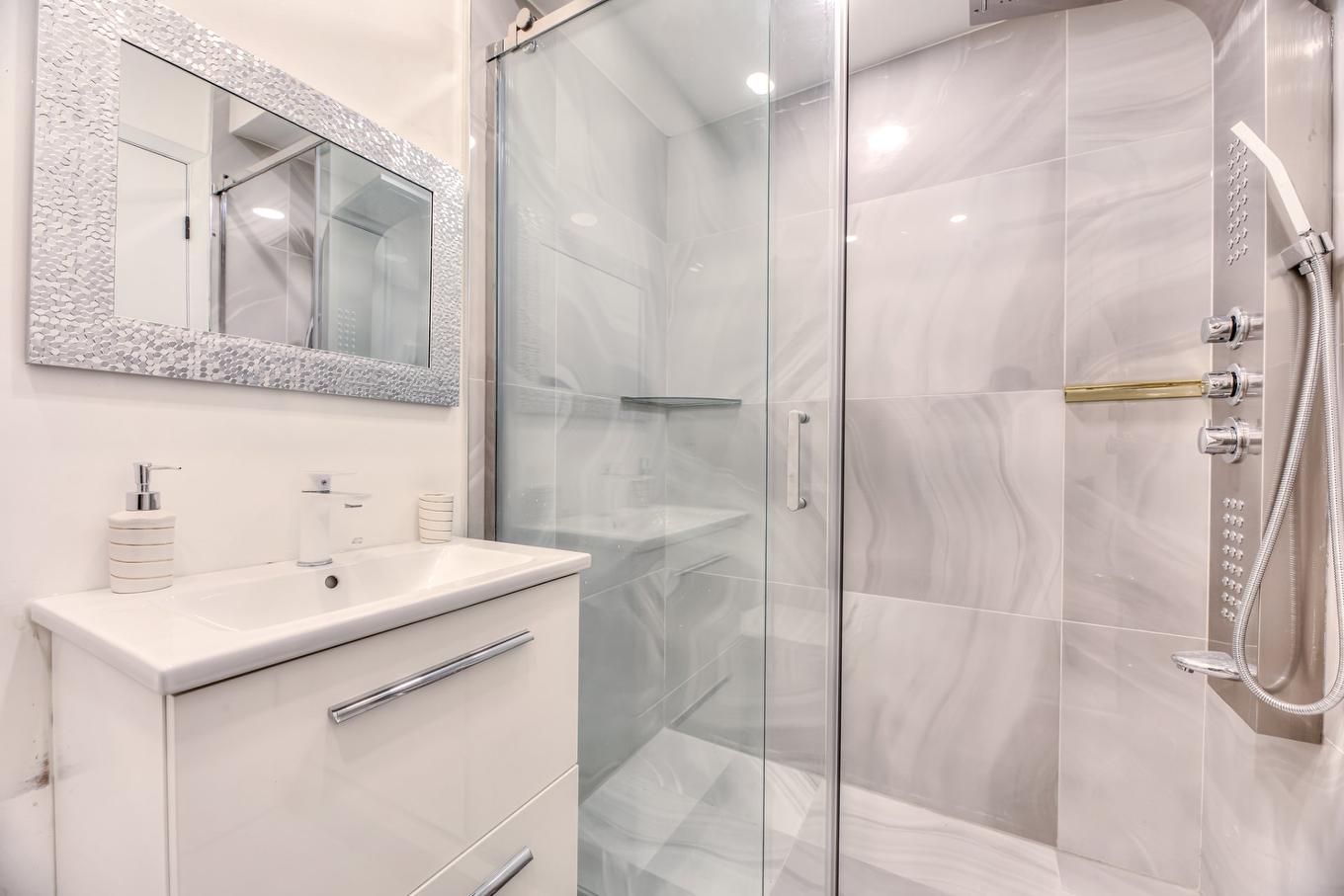 Salle de bains attenante à la CCP - 5782 Rue Fleet, Hampstead, QC - Indoor Photo Showing Bathroom