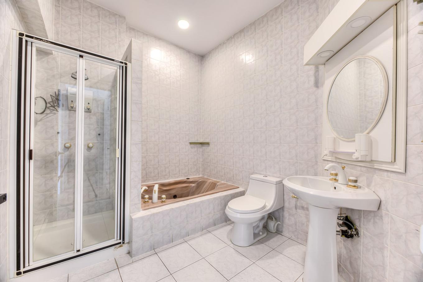 Salle de bains attenante à la CCP - 5782 Rue Fleet, Hampstead, QC - Indoor Photo Showing Bathroom