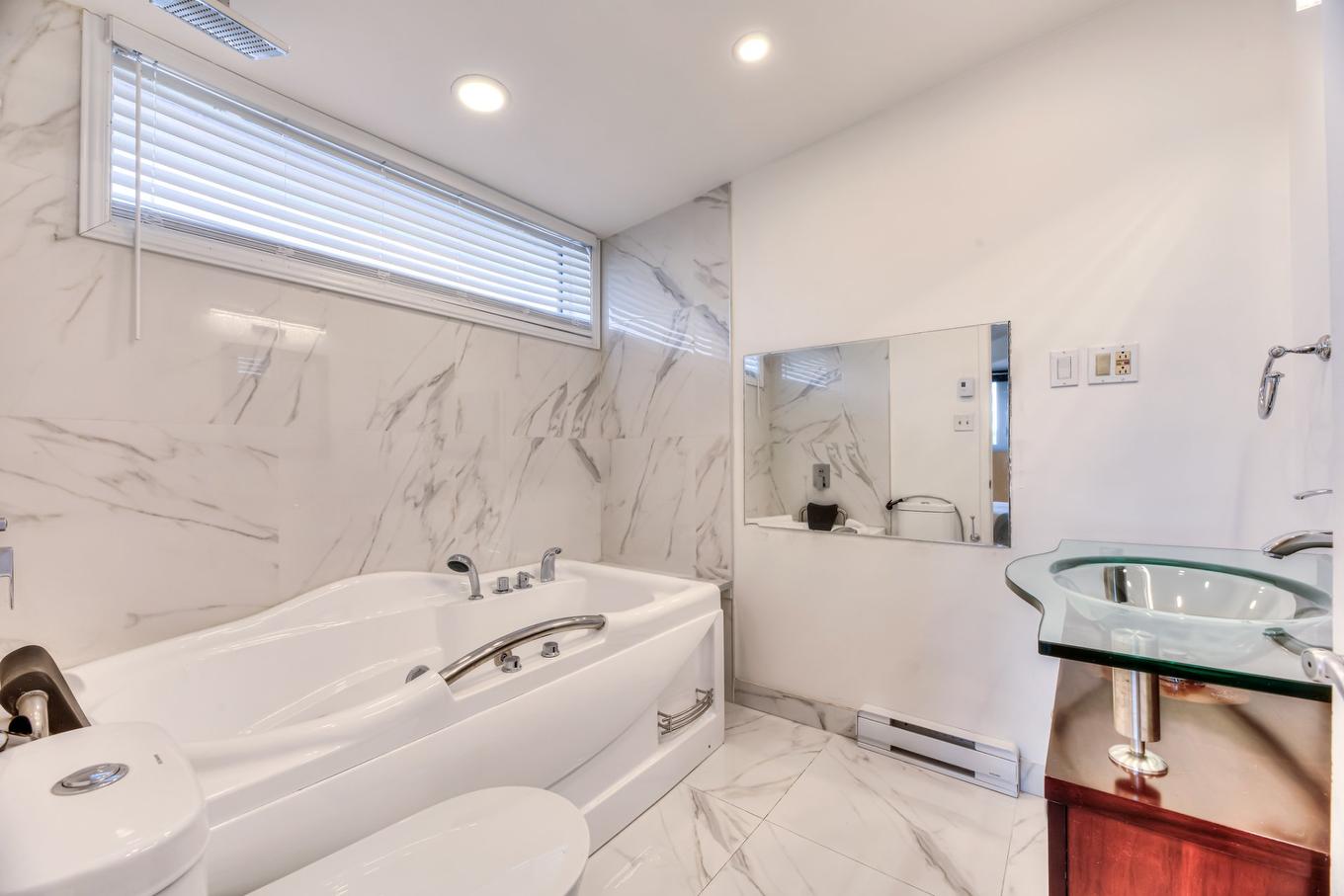 Salle de bains attenante à la CCP - 5782 Rue Fleet, Hampstead, QC - Indoor Photo Showing Bathroom