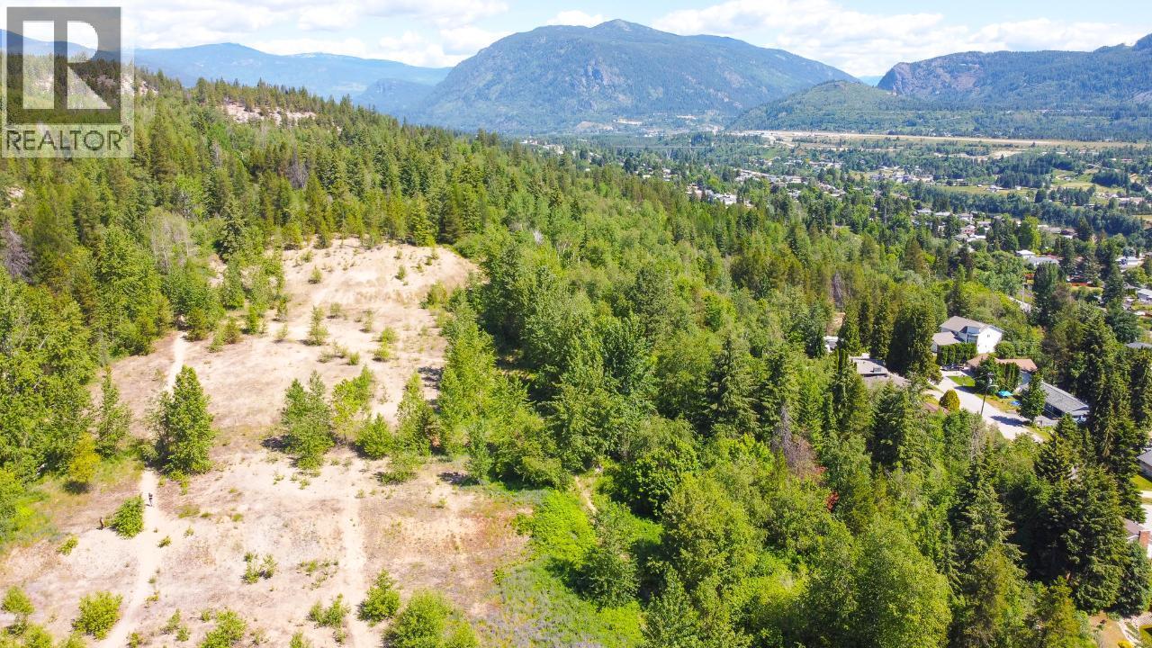 3300 10Th Avenue, Castlegar, BC