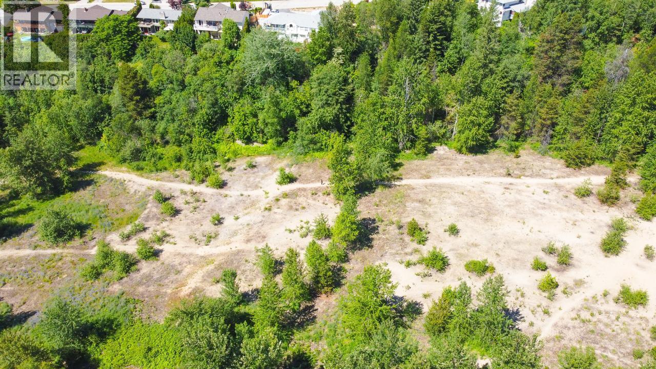 3300 10Th Avenue, Castlegar, BC