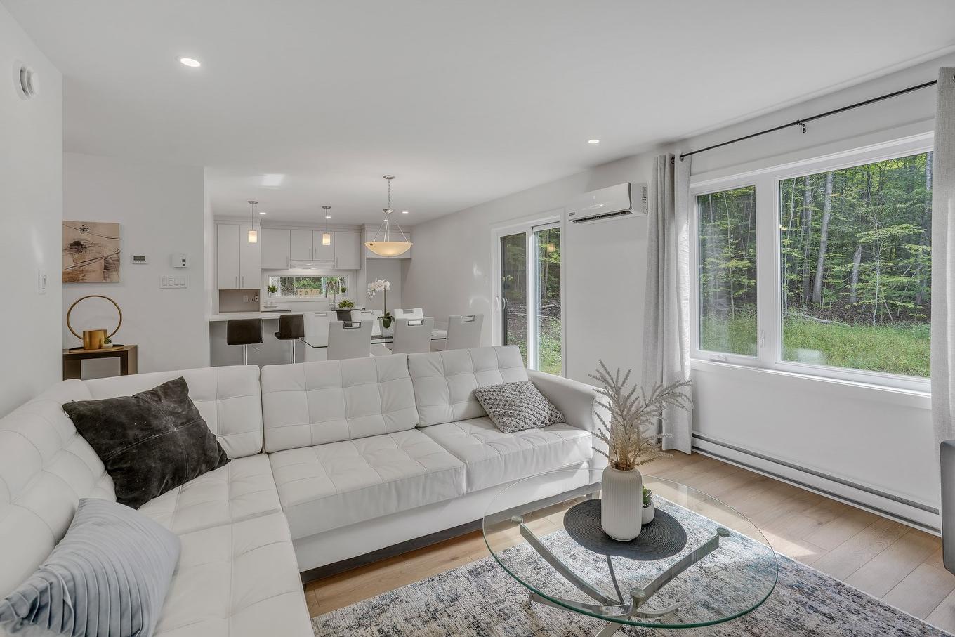 Living room - 14A Ch. Crouch, Val-Des-Monts, QC - Indoor Photo Showing Living Room