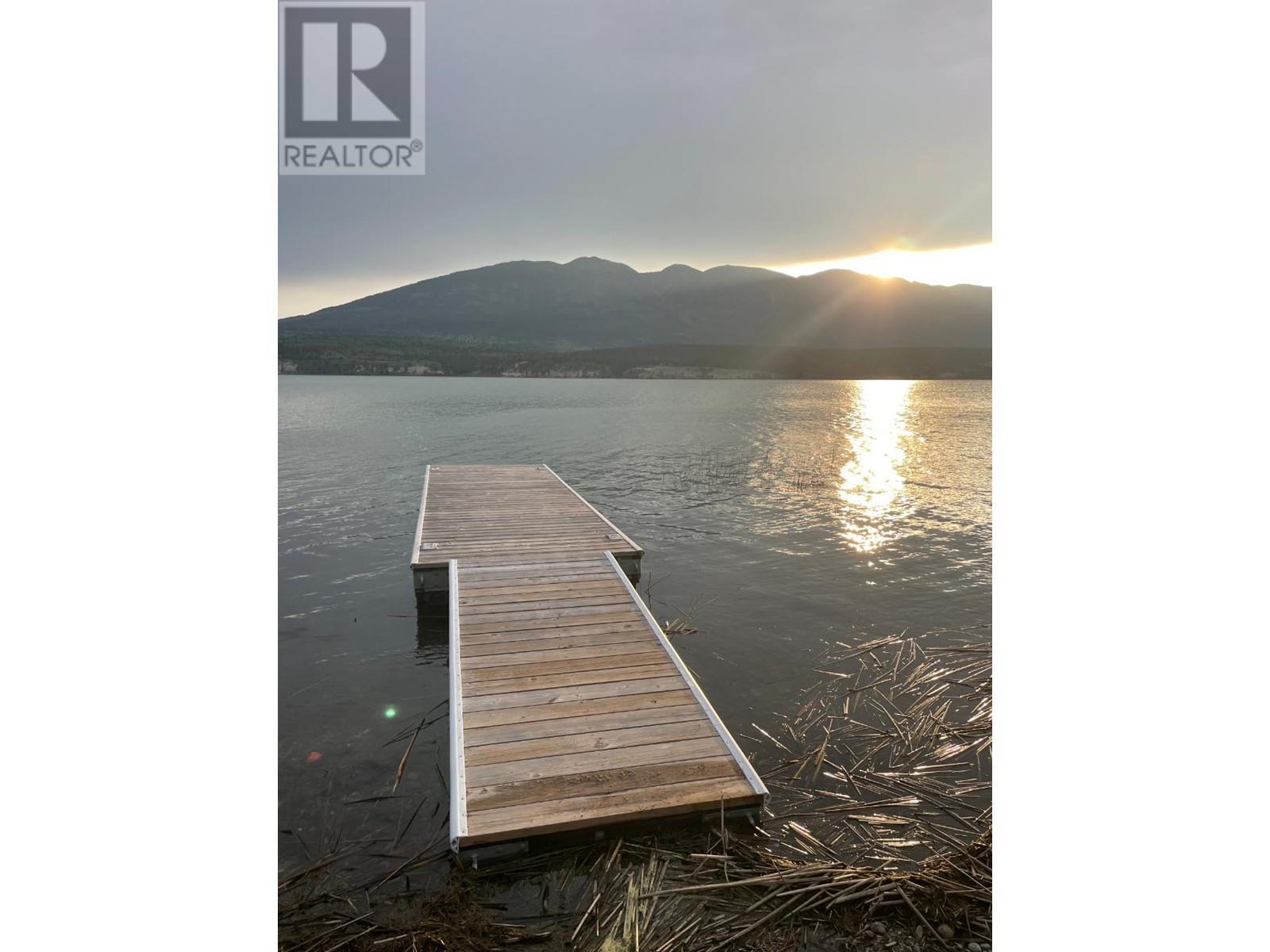 8695 Cottage Lane, Canal Flats, BC