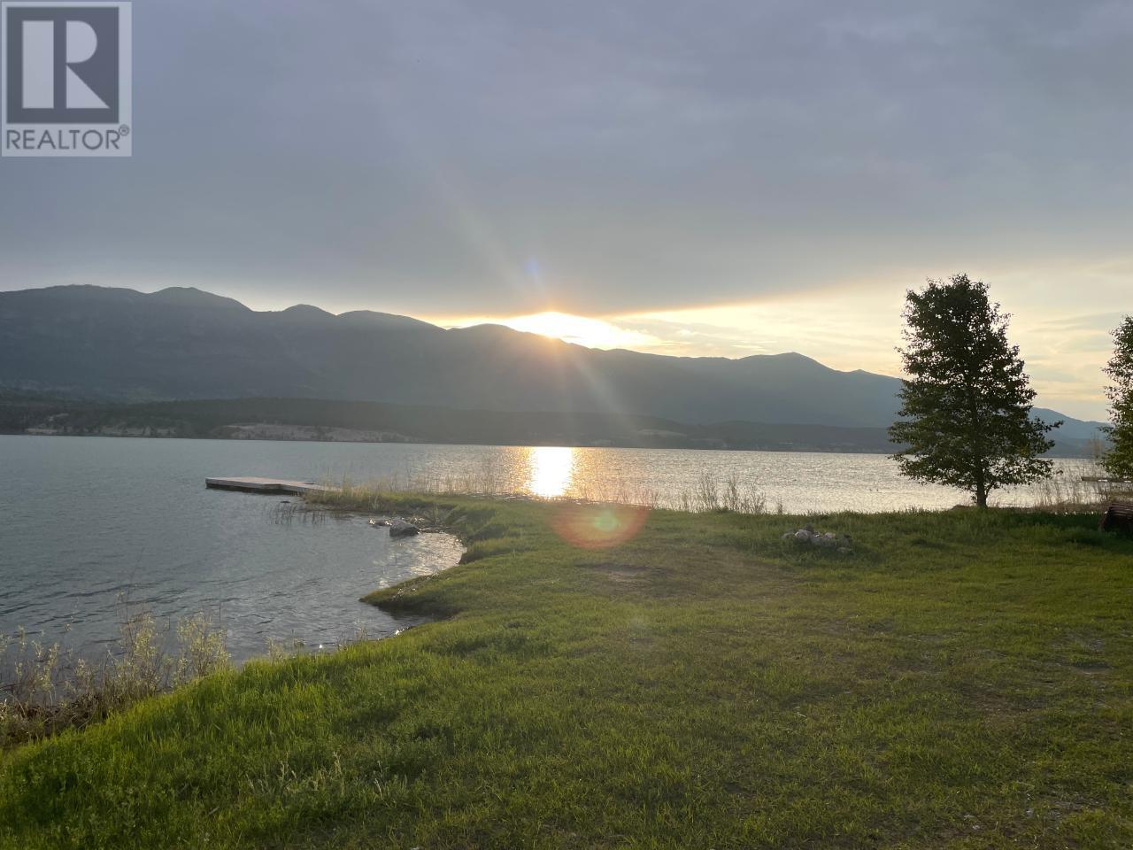 8695 Cottage Lane, Canal Flats, BC