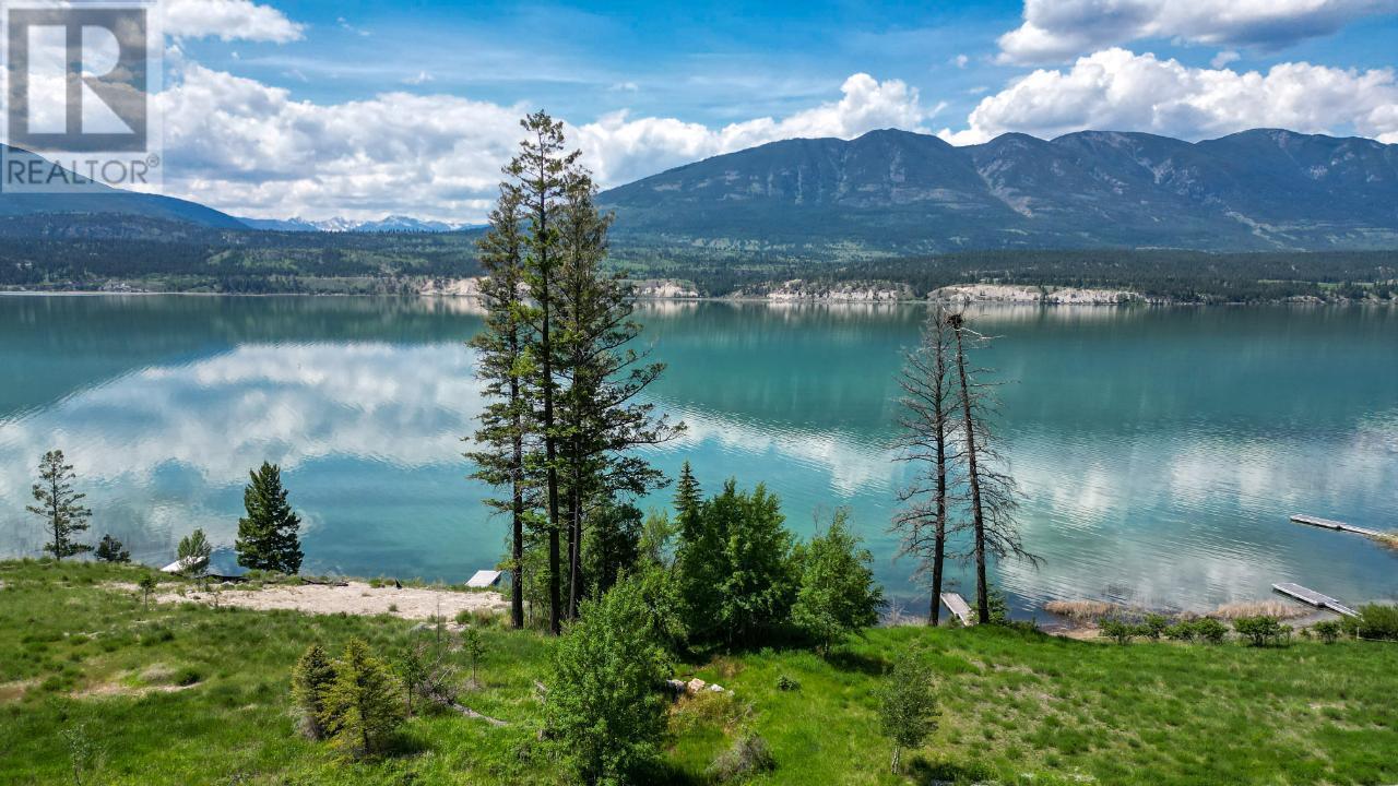 8695 Cottage Lane, Canal Flats, BC