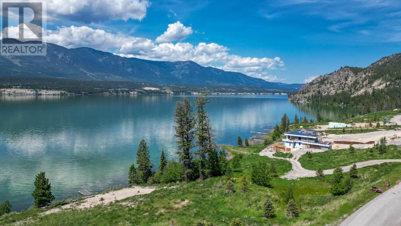 8695 Cottage Lane, Canal Flats, BC