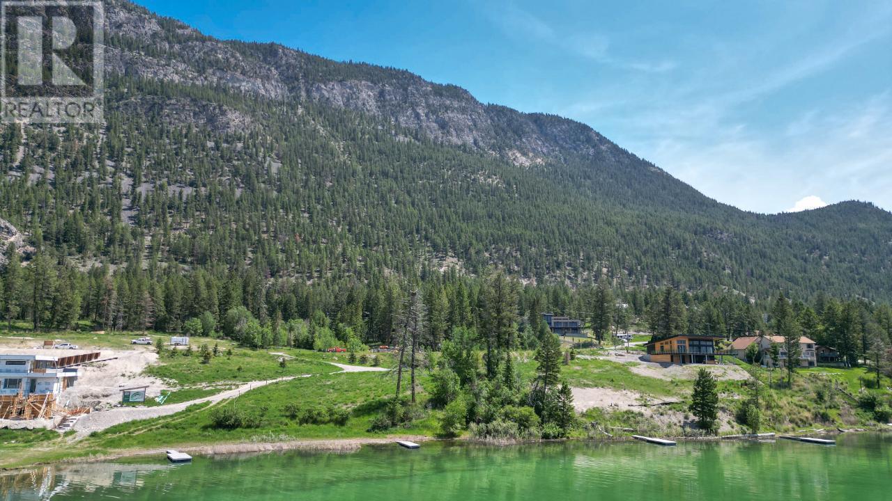 8695 Cottage Lane, Canal Flats, BC